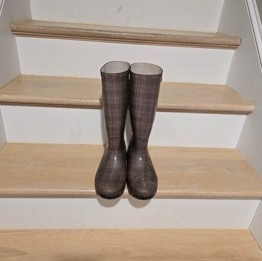 Ugg rain boots